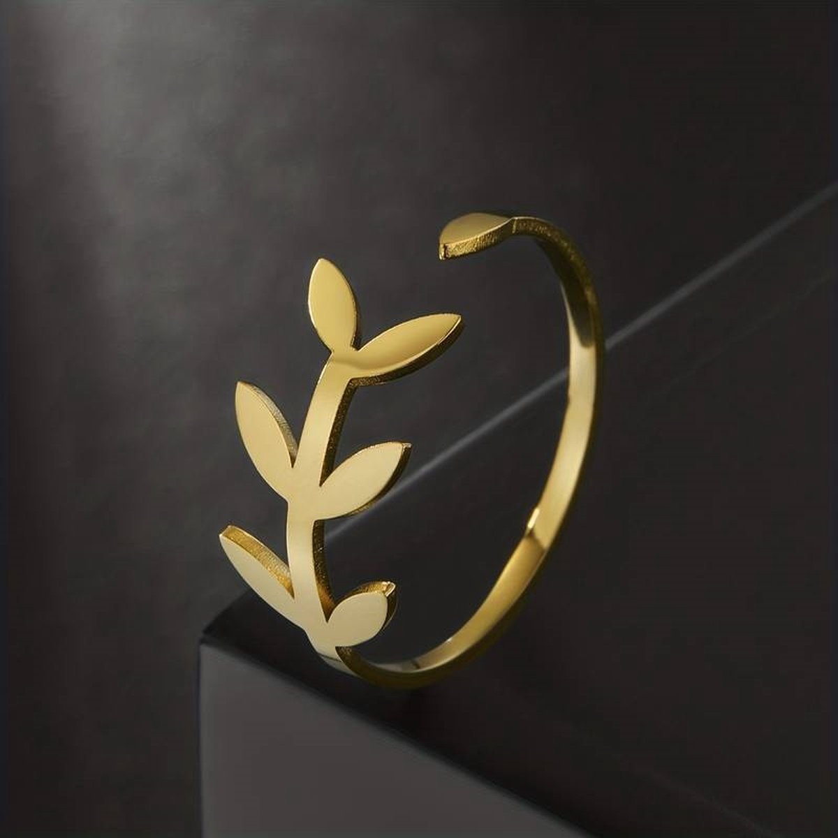 18K Gold Plated 'Minimalistic Leaves' Pattern Ring