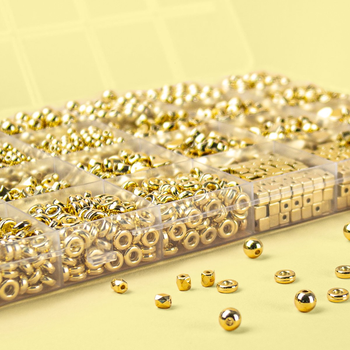 Kralen Set Goud voor Sieraden maken - Armbandjes - Telefoonkoord - Kralenset in Diverse Maten en Vormen in Handige Sorteerdoos - 3600 stuks - Goud Kleur — afbeelding 6