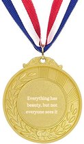 Akyol - everything has beauty bu not everyone sees it medaille goudkleuring - Quotes - familie vrienden - cadeau