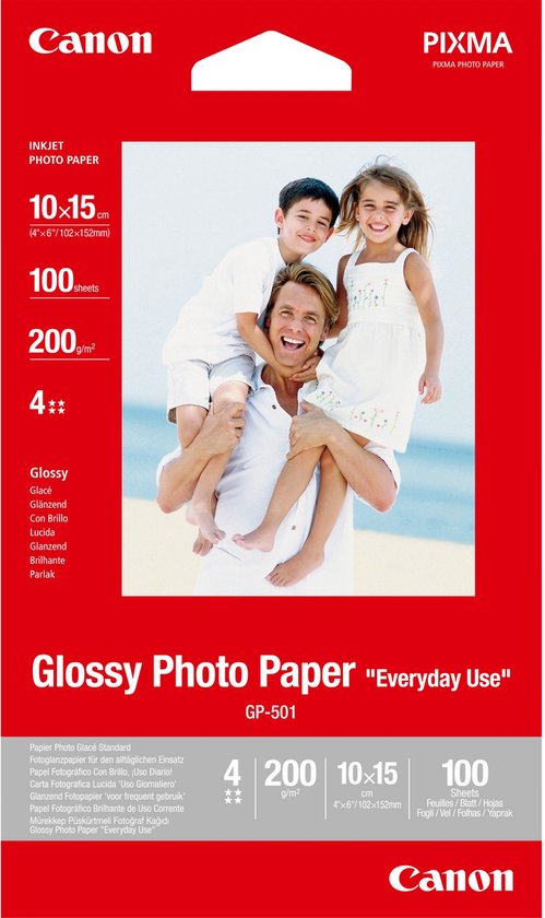 Canon PIXMA Glossy Photo Paper "Everyday Use" 10x15cm, 100 vellen, 200g/m². Een man met twee kinderen op zijn schouders op het strand.