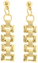 Gouden oorhangers met schakels en textuur detail.