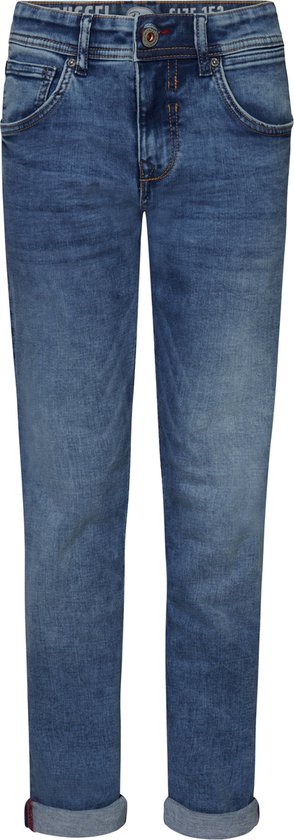 Blauwe jeans met een regular tapered fit. De broek heeft lichte wassingen en de onderkant is omgeslagen.