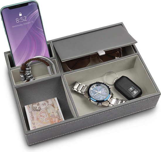 Grijze valetschaal met telefoon, zonnebril, horloge, sleutels en geld.