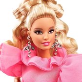 Barbie Signature Pink Collection Doll 3, poupée Barbie (blonde) avec corps en soie, portant une robe en mousseline à volants, cadeau pour les collectionneurs