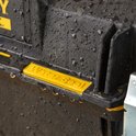 Zwarte gereedschapskoffer met gele 'Water Seal' markering.