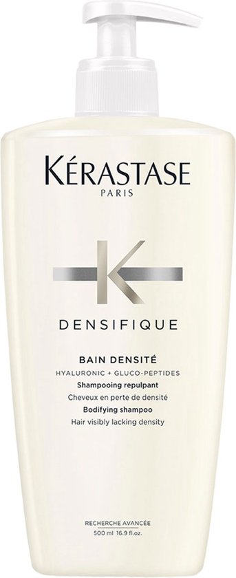 Shampoing Kérastase Densifique Bain Densité dans un flacon blanc avec pompe. Texte : DENSITÉ, HYALURONIC + GLUCO-PEPTIDES.