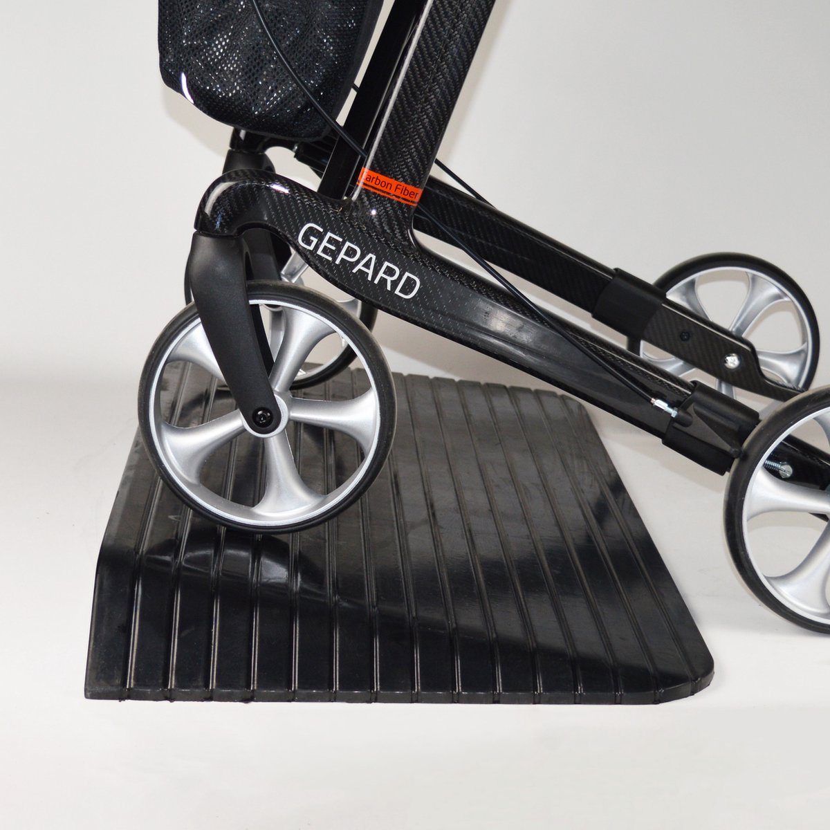 Goedkoopste Rubberen Drempelhulp Schuin - 65 mm Hoog - Oprijplaat Voor Rolstoel, Rollator En Scootmobiel - Oprijhelling Rubber
