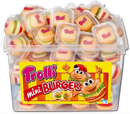 Grote doorzichtige bak gevuld met Trolli mini burgers snoepjes in plastic verpakkingen.