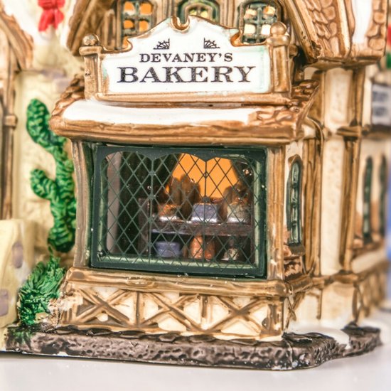 Gedetailleerd raam van Lemax 'Devaney's Bakery' met weergave van interieur.