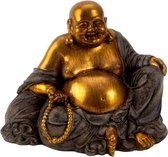 Dikke Happy Boeddha beeldje zittend - binnen/buiten - kunststeen - grijs/goud - 17 x 20 cm - Relaxed