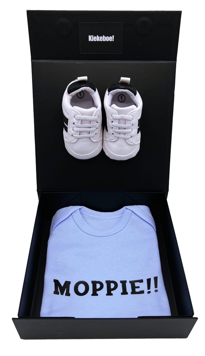 Kraamcadeau met romper en baby sneakers in magneetdoos - kan ook rechtstreeks als cadeau worden gestuurd van BamBam — afbeelding 2