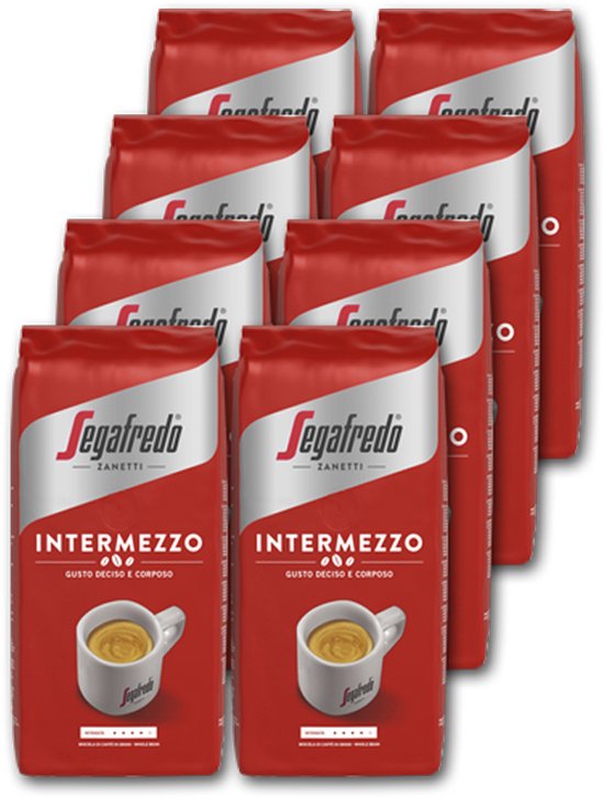 Acht rode verpakkingen van Segafredo Intermezzo koffiebonen, met een kopje espresso en de tekst "Gusto deciso e corposo".