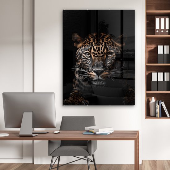 MuchoWow® Glasschilderij 90x120 cm - Schilderij acrylglas - Luipaard - Portret - Zwart - Dier - Foto op glas - Schilderijen