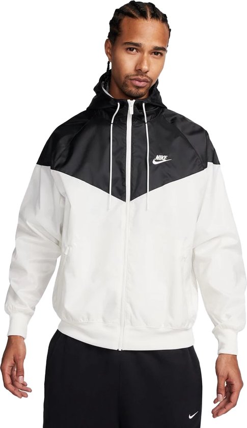 Veste coupe-vent Nike Sportswear en blanc/noir.