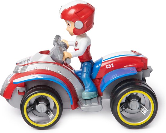 Red en witte Ryder speelfiguur op een rode, witte en zilvere quad met blauwe accenten en gele velgen.