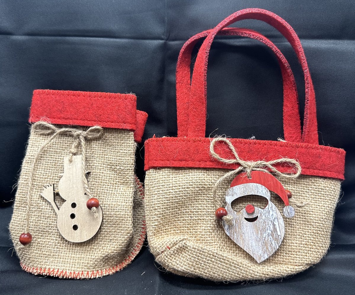 Jute Kerst tasjes - Set van 2 stuks - Kerstman en sneeuwpop - Kerstdecoratie - 21x17x2cm en 17 x 11 x 2 cm - Seizoens decoratie - Kerst decoratie