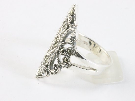Bague allongée en argent ajourée avec marcassite - taille 17