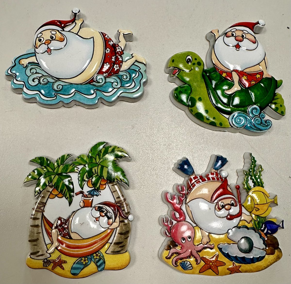 Kerst koelkastmagneten "Tropische Kerstman" - Set van 4 stuks - schildpad/hangmat/zee/zeed