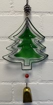 Metalen decoratie Kerstboom hanger met bel - groen - hoogte 39x18x1cm / hangend +/- 60 cm - Metaal + glas - Kerstaccessoires - Woonaccessoires - Decoratieve hangers