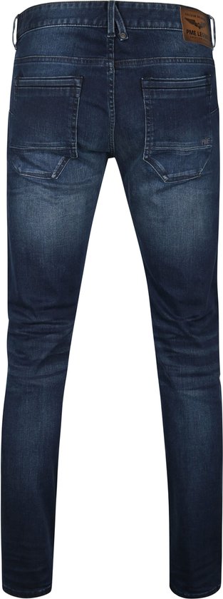 Achterkant van een donkerblauwe PME Legend jeans met twee zakken en logo.
