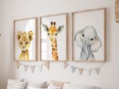 Kinderkamer Poster Set - 3 stuks - 30x40 cm - Safari Dieren - Giraffe - Leeuw - Olifant - Kinderposter - Babykamer - Babyshower Cadeau - Wanddecoratie - Muurdecoratie