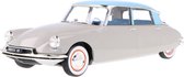 Het 1:18 gegoten model van de Citroen DS19 uit 1956 in grijs en lichtblauw. De fabrikant van het schaalmodel is Norev. Dit model is alleen online verkrijgbaar