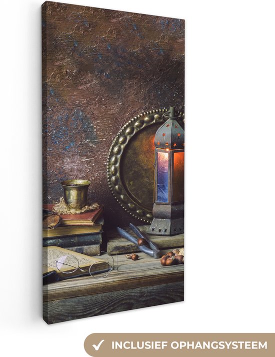 Canvas Schilderij Boek - Stilleven - Walnoot - Lantaarn - Vintage - 40x80 cm - Wanddecoratie