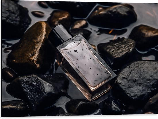 Dibond - Parfum - Stenen - Flesje - Nat - 80x60 cm Foto op Aluminium (Met Ophangsysteem)