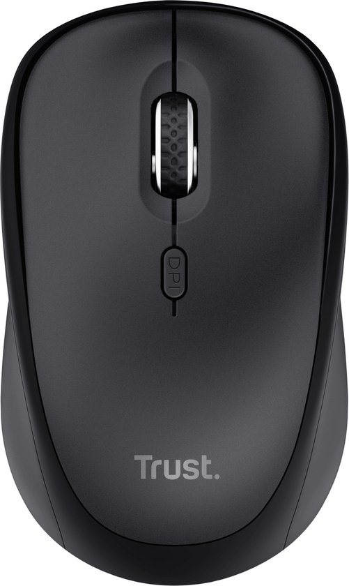 Bovenaanzicht van een zwarte Trust muis met scrollwiel en DPI-knop, op een witte achtergrond.