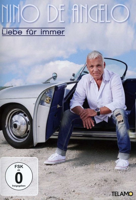 Nino De Angelo zit in een vintage auto, hij draagt een wit overhemd en een spijkerbroek met scheuren. Op de voorkant staat 'NINO DE ANGELO Liebe für immer'.