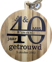 Creaties van Hier - serveerplank - 40 jaar getrouwd - 30 cm - gepersonaliseerd cadeau - hout