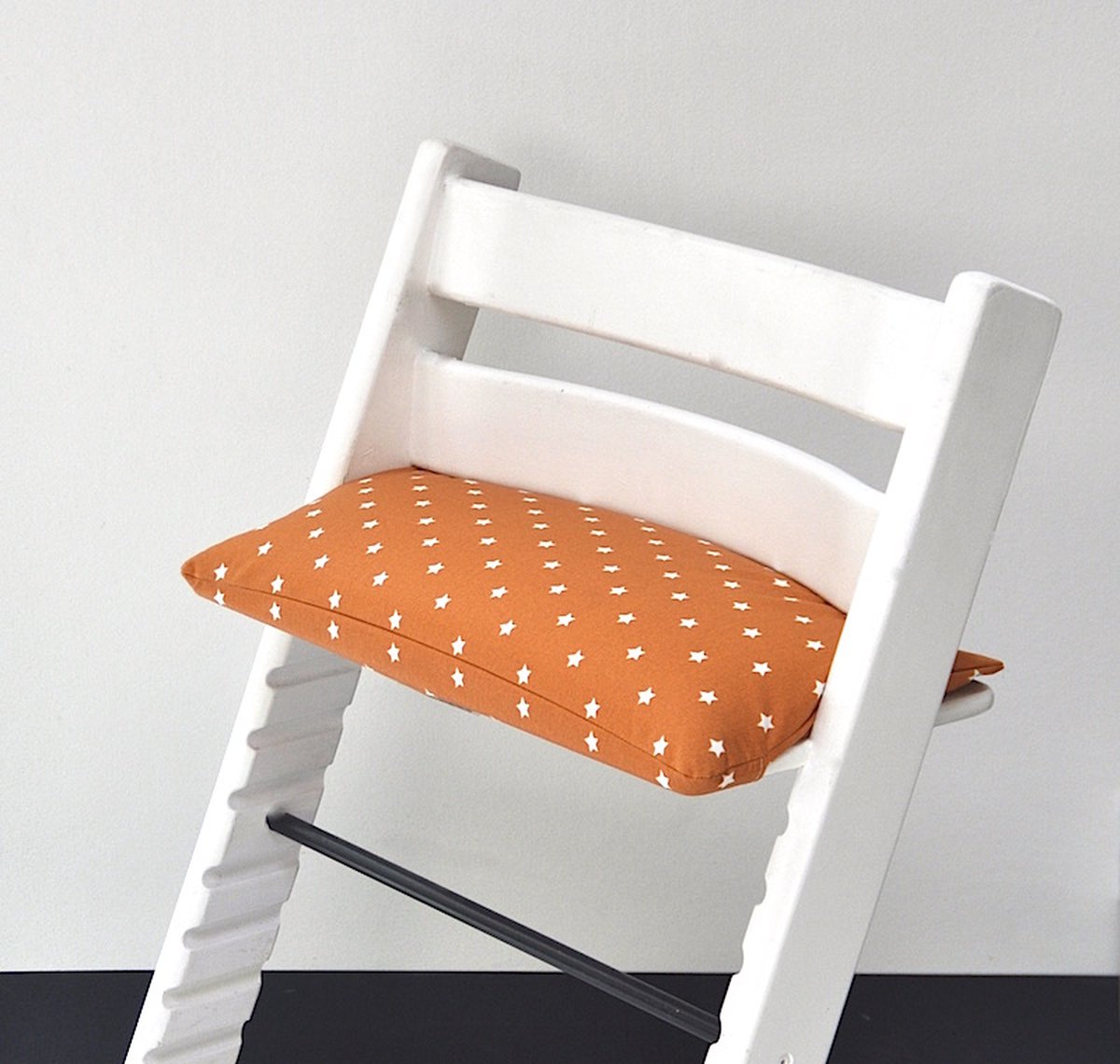 Oker stars zitkussen voor de stokke tripp trapp kinderstoel- vuilafstotend- gecoat-okergeel-liefleukenhip