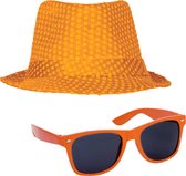 Toppers - Carnaval verkleed set compleet - hoedje en zonnebril - oranje - heren/dames - glimmend - verkleedkleding