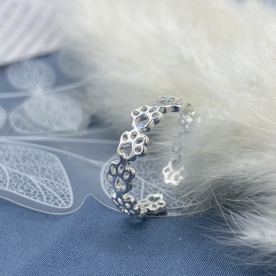 Fashionvibe.nl - Ring met schattige dierenpootjes - Leuke verstelbare ring van sterling zilver met schattige dierenpootjes.