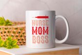 Mok Nurse Mom Boss - NurseLife - Gift - Cadeau - Nursing - HealthcareHeroes - NurseStrong - Verpleegkundige - Zorgverlener - Gezondheidszorg - Verpleegster