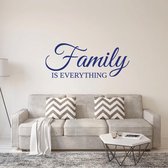 Muursticker Family Is Everything - Donkerblauw - 120 x 50 cm - engelse teksten woonkamer