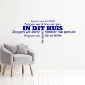 Muursticker In Dit Huis -  Donkerblauw -  160 x 60 cm  -  woonkamer  nederlandse teksten  alle - Muursticker4Sale