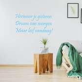 Muursticker Herinner Je Gisteren Droom Van Morgen Maar Leef Vandaag! - Lichtblauw - 120 x 60 cm - woonkamer slaapkamer nederlandse teksten