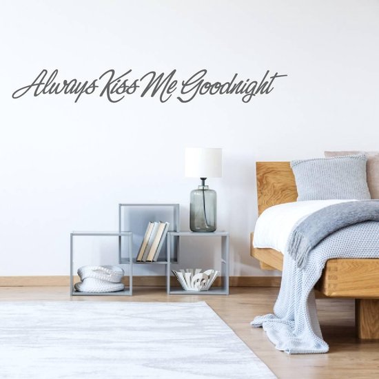 Always Kiss Me Goodnight - Donkergrijs - 80 x 10 cm - slaapkamer engelse teksten
