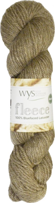 Un écheveau de fil WYF fleece brun clair. 100% Bluefaced Leicester.