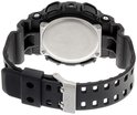 Achterkant van een zwarte G-Shock horloge met metalen deksel en gesp.