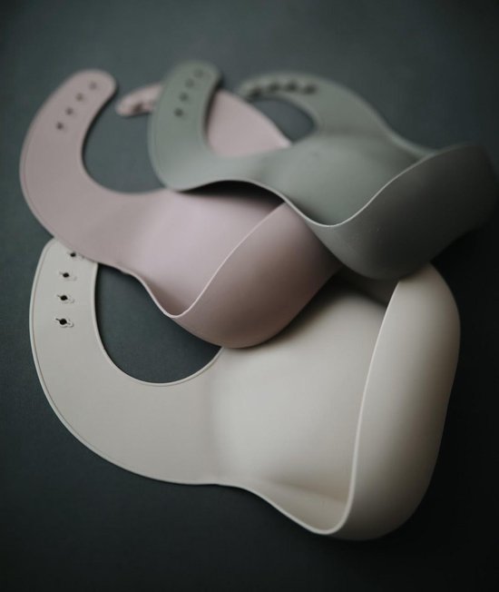 mushie Slabbetje van siliconen, waterdicht, verstelbaar, gemakkelijk afwasbaar, verstelbaar in 4 maten, met diep voorvak, 100% BPA- en ftalaatvrij, Siena rauw, Eén maat