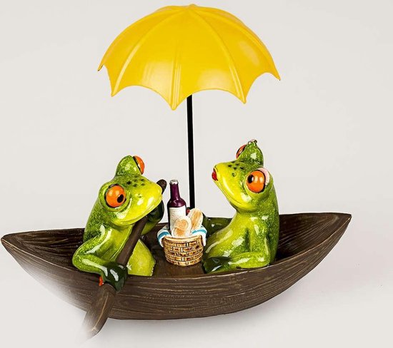 Figurine grenouilles amoureuses dans une nouvelle relation de mariage en bateau