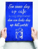 Wandbord: Een Saaie Dag Op Cafe Is Nog Altijd Beter Dan Een Leuke Dag Op Het Werk! - 30 x 42 cm
