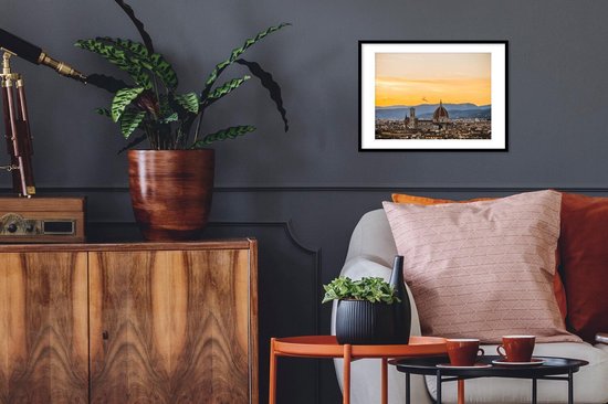Photo dans le cadre - Vue de Florence avec le Dom de Florence et un beau coucher de soleil en Italie Cadre photo noir avec passe-partout blanc petit 40x30 cm - Affiche dans le cadre (Décoration murale salon / chambre)