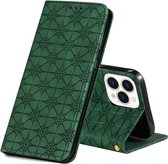 Lucky Flowers Embossing Pattern Magnetische horizontale flip lederen hoes met houder en kaartsleuven voor iPhone 13 Pro (donkergroen)