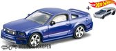 Ford Mustang EvoBoost GT (Blauw) 1:43 Bburago (11cm) + Hot Wheels Miniatuurauto + 3 Unieke Auto Stickers! - Model auto - Schaalmodel - Modelauto - Miniatuur autos - Speelgoed voor kinderen