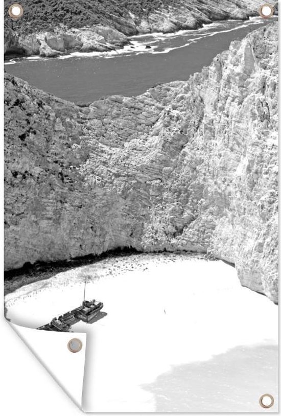 Luchtfoto van Navagio Beach met een oud schipbreuk - zwart wit