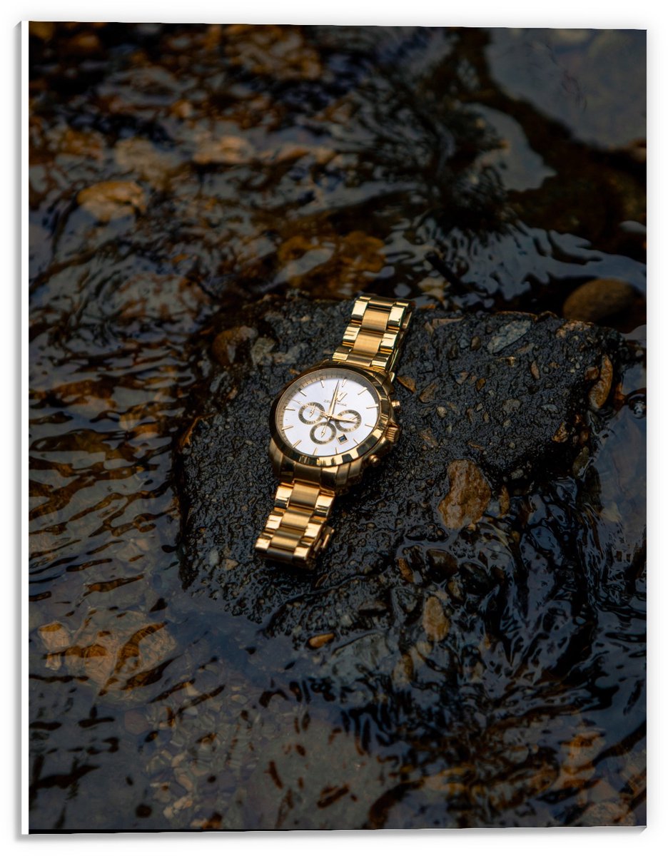 KuijsFotoprint Forex - Goude Horloge op Waterige Steen - 30x40cm Foto op Forex Blauw
