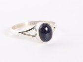 Fijne zilveren ring met blauwe zonnesteen - maat 17